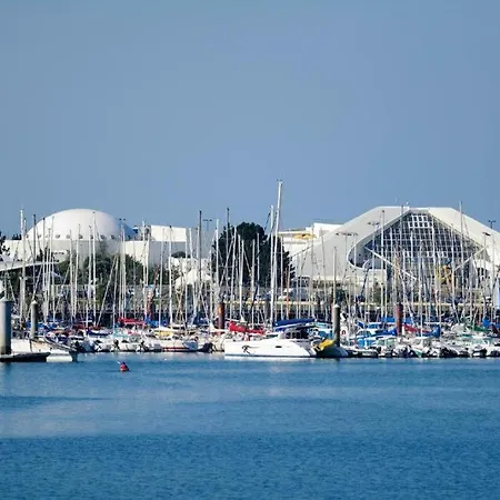 Pilier Rouge Avec Fibre Internet Brest