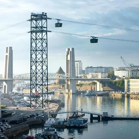 Pilier Rouge Avec Fibre Internet * Brest
